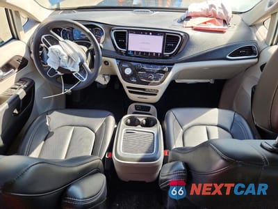 Zdjęcie 8 z 13 samochodu: 2024 CHRYSLER PACIFICA HYBRID SELECT VIN:2C4RC1S73RR150394 - miniatura