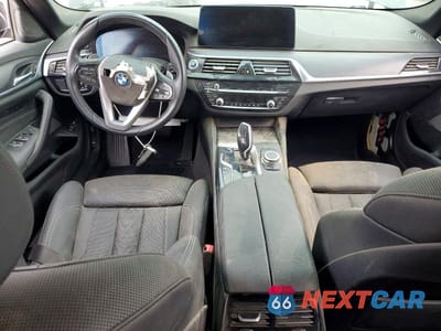 Zdjęcie 8 z 12 samochodu: 2022 BMW 530E VIN:WBA13AG07NCK52211 - miniatura