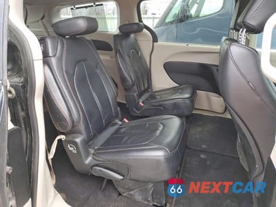 Zdjęcie 11 z 13 samochodu: 2017 CHRYSLER PACIFICA TOURING L VIN:2C4RC1BG4HR821439 - miniatura