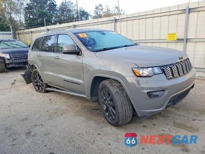 Czwarte zdjęcie samochodu z boku: 2019 JEEP GRAND CHEROKEE LAREDO VIN:1C4RJEAG3KC752421 - miniatura