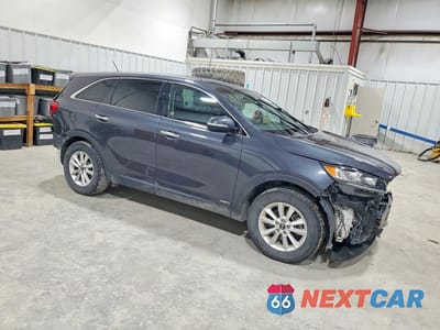 Czwarte zdjęcie samochodu z boku: 2019 KIA SORENTO LX V6 VIN:5XYPGDA55KG541604 - miniatura