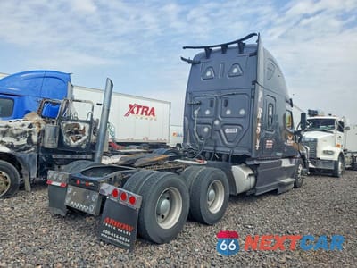 Czwarte zdjęcie samochodu z boku: 2021 FREIGHTLINER CASCADIA 1 - SEMI TRUCK VIN:3AKJHHDRXMSMF1079 - miniatura