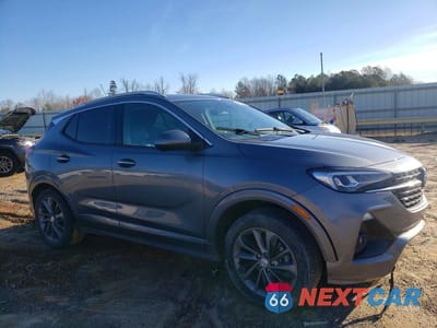 Czwarte zdjęcie samochodu z boku: 2021 BUICK ENCORE GX ESSENCE VIN:KL4MMGSL8MB123037 - miniatura