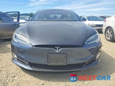 Piąte zdjęcie samochodu w środku: 2019 TESLA MODEL S VIN:5YJSA1E26KF332471 - miniatura