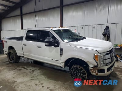 Czwarte zdjęcie samochodu z boku: 2018 FORD F350 SUPER DUTY VIN:1FT8W3BT6JEB63931 - miniatura