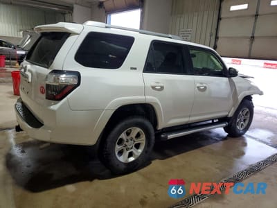 Trzecie zdjęcie samochodu z tyłu: 2018 TOYOTA 4RUNNER SR5 PREMIUM VIN:JTEBU5JR5J5512795 - miniatura