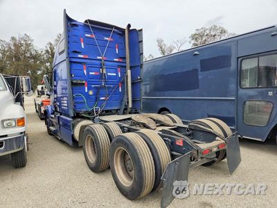 Trzecie zdjęcie samochodu z tyłu: 2016 VOLVO VNL SEMI TRUCK VIN:4V4NC9EH0GN941515 - miniatura
