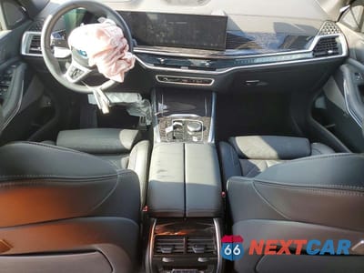 Zdjęcie 8 z 12 samochodu: 2026 BMW X5 XDRIVE50E VIN:5UX43EU02T9037761 - miniatura