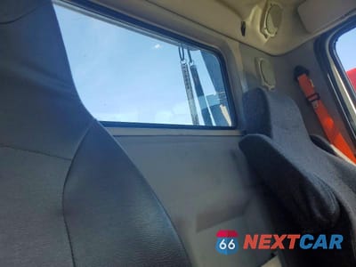 Zdjęcie 6 z 10 samochodu: 2018 VOLVO VNL SEMI TRUCK VIN:4V4N39TG7JN988235 - miniatura