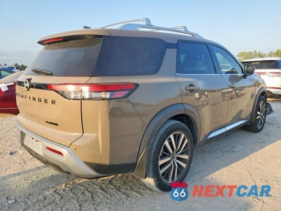 Trzecie zdjęcie samochodu z tyłu: 2023 NISSAN PATHFINDER PLATINUM VIN:5N1DR3DG4PC237899 - miniatura