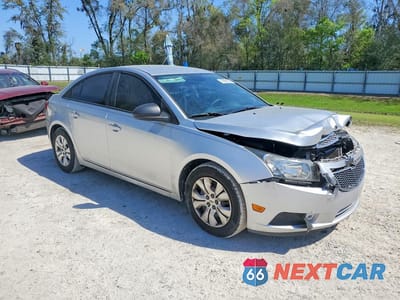 Czwarte zdjęcie samochodu z boku: 2014 CHEVROLET CRUZE LS VIN:1G1PA5SH9E7280942 - miniatura