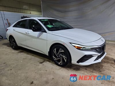 Czwarte zdjęcie samochodu z boku: 2025 HYUNDAI ELANTRA SEL SPORT VIN:KMHLM4DG5SU890163 - miniatura