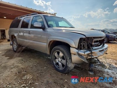 Czwarte zdjęcie samochodu z boku: 2003 CHEVROLET SUBURBAN K1500 VIN:3GNFK16Z53G140617 - miniatura