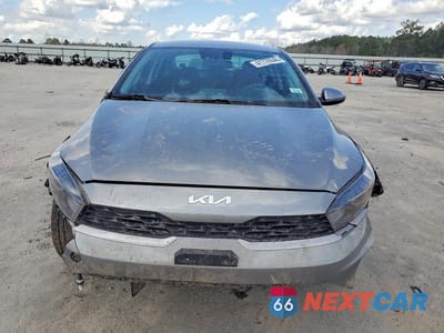Piąte zdjęcie samochodu w środku: 2024 KIA FORTE LXS VIN:3KPF24AD5RE760958 - miniatura