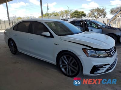 Czwarte zdjęcie samochodu z boku: 2018 VOLKSWAGEN PASSAT S VIN:1VWAA7A38JC021498 - miniatura