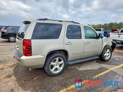 Trzecie zdjęcie samochodu z tyłu: 2014 CHEVROLET TAHOE C1500 LTZ VIN:1GNSCCE04ER109727 - miniatura