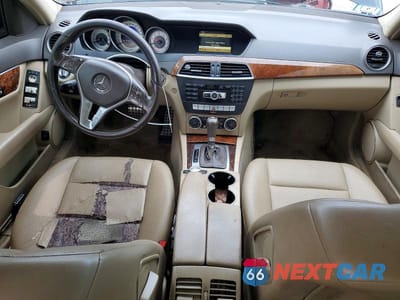Zdjęcie 8 z 11 samochodu: 2012 MERCEDES-BENZ C 300 4MATIC VIN:WDDGF8BB8CR230806 - miniatura