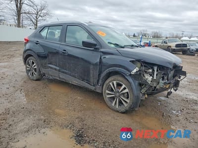 Czwarte zdjęcie samochodu z boku: 2020 NISSAN KICKS SV VIN:3N1CP5CV1LL497194 - miniatura