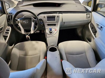 Zdjęcie 8 z 13 samochodu: 2015 TOYOTA PRIUS THREE VIN:JTDKN3DU5F0427157 - miniatura
