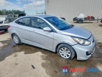 Czwarte zdjęcie samochodu z boku: 2013 HYUNDAI ACCENT GLS VIN:KMHCT4AE7DU559710 - miniatura