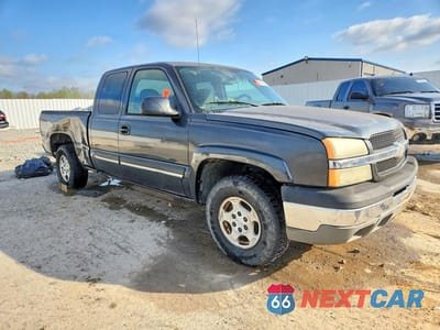 Czwarte zdjęcie samochodu z boku: 2004 CHEVROLET SILVERADO K1500 VIN:2GCEK19TX41190077 - miniatura