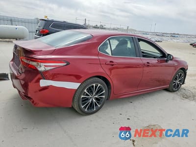 Trzecie zdjęcie samochodu z tyłu: 2018 TOYOTA CAMRY HYBRID SE VIN:4T1B21HK9JU507032 - miniatura