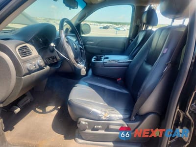 Zdjęcie 7 z 13 samochodu: 2010 CHEVROLET SUBURBAN K1500 LS VIN:1GNUKHE3XAR243395 - miniatura