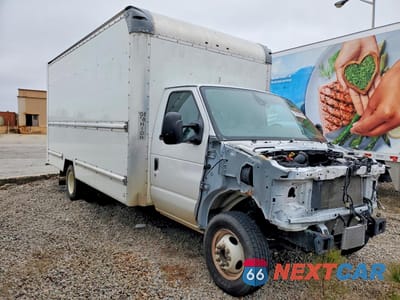 Czwarte zdjęcie samochodu z boku: 2023 FORD E350 BOX TRUCK VIN:1FDWE3FN2PDD03442 - miniatura