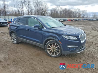 Czwarte zdjęcie samochodu z boku: 2019 LINCOLN MKC RESERVE VIN:5LMCJ3C92KUL35013 - miniatura