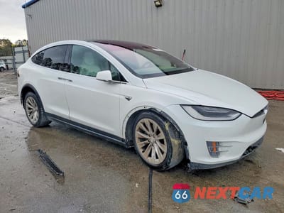 Czwarte zdjęcie samochodu z boku: 2016 TESLA MODEL X VIN:5YJXCBE25GF022017 - miniatura
