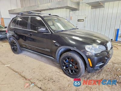 Czwarte zdjęcie samochodu z boku: 2013 BMW X5 XDRIVE35I VIN:5UXZV4C59D0B13167 - miniatura