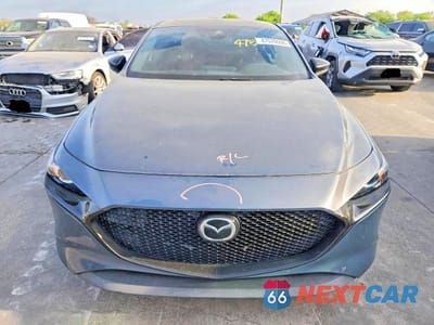 Piąte zdjęcie samochodu w środku: 2022 MAZDA 3 PREFERRED VIN:JM1BPALLXN1518330 - miniatura