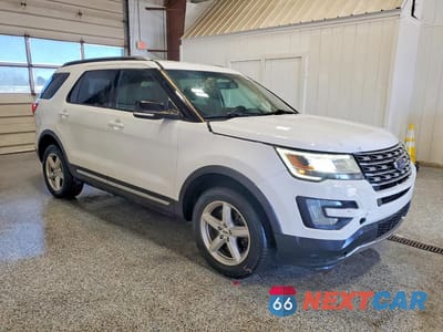 Czwarte zdjęcie samochodu z boku: 2017 FORD EXPLORER XLT VIN:1FM5K8D81HGB71112 - miniatura