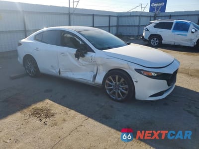 Czwarte zdjęcie samochodu z boku: 2019 MAZDA 3 PREFERRED PLUS VIN:JM1BPACL4K1114001 - miniatura