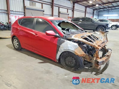Czwarte zdjęcie samochodu z boku: 2015 HYUNDAI ACCENT GS VIN:KMHCT5AE6FU230618 - miniatura