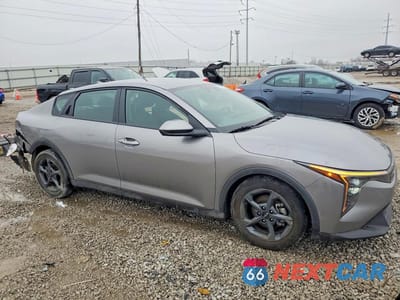 Czwarte zdjęcie samochodu z boku: 2025 KIA K4 LXS VIN:3KPFT4DE6SE088223 - miniatura