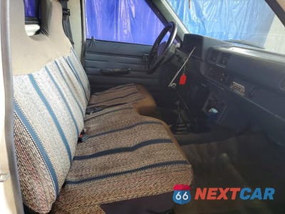 Zdjęcie 10 z 11 samochodu: 1987 TOYOTA PICKUP BASE VIN:JT4RN63R8H0178188 - miniatura