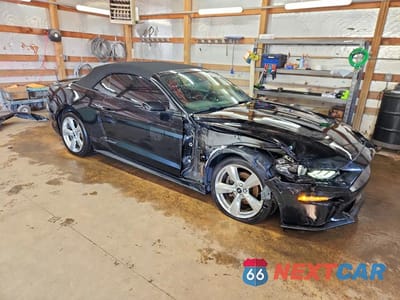 Czwarte zdjęcie samochodu z boku: 2018 FORD MUSTANG VIN:1FATP8UH1J5112159 - miniatura