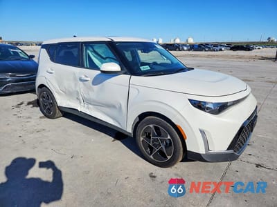Czwarte zdjęcie samochodu z boku: 2023 KIA SOUL EX VIN:KNDJ33AU2P7862166 - miniatura