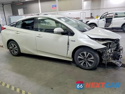Czwarte zdjęcie samochodu z boku: 2017 TOYOTA PRIUS PRIME PLUS VIN:JTDKARFP8H3064229 - miniatura