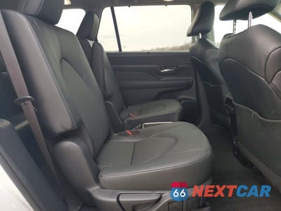 Zdjęcie 11 z 13 samochodu: 2026 TOYOTA GRAND HIGHLANDER XLE VIN:5TDAAAB50TS107700 - miniatura