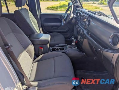 Piąte zdjęcie samochodu w środku: 2023 JEEP WRANGLER 4XE VIN:1C4JJXN64PW646446 - miniatura