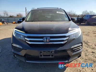 Piąte zdjęcie samochodu w środku: 2017 HONDA PILOT TOURING VIN:5FNYF6H94HB086577 - miniatura
