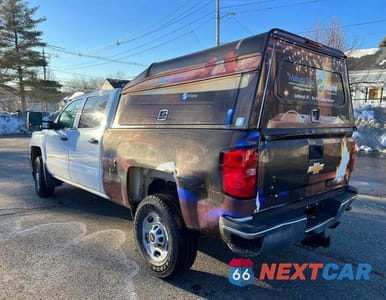 Trzecie zdjęcie samochodu z tyłu: 2018 CHEVROLET SILVERADO K2500 HEAVY DUTY VIN:1GC1KUEG9JF218965 - miniatura