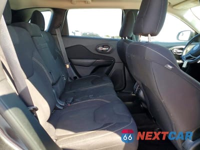 Zdjęcie 10 z 12 samochodu: 2016 JEEP CHEROKEE LATITUDE VIN:1C4PJLCS0GW108054 - miniatura