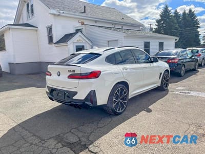 Trzecie zdjęcie samochodu z tyłu: 2022 BMW X4 M VIN:5YM23EC07N9K48359 - miniatura