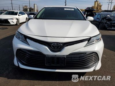 Piąte zdjęcie samochodu w środku: 2019 TOYOTA CAMRY VIN:4T1B11HK3KU240541 - miniatura