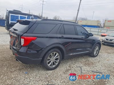 Trzecie zdjęcie samochodu z tyłu: 2022 FORD EXPLORER XLT VIN:1FMSK8DH8NGA01229 - miniatura