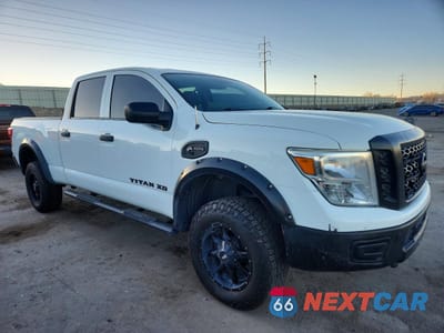 Czwarte zdjęcie samochodu z boku: 2017 NISSAN TITAN XD S VIN:1N6BA1F32HN552205 - miniatura