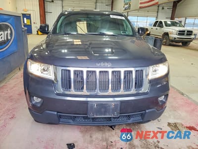 Piąte zdjęcie samochodu w środku: 2011 JEEP GRAND CHEROKEE LAREDO VIN:1J4RR4GG8BC622736 - miniatura